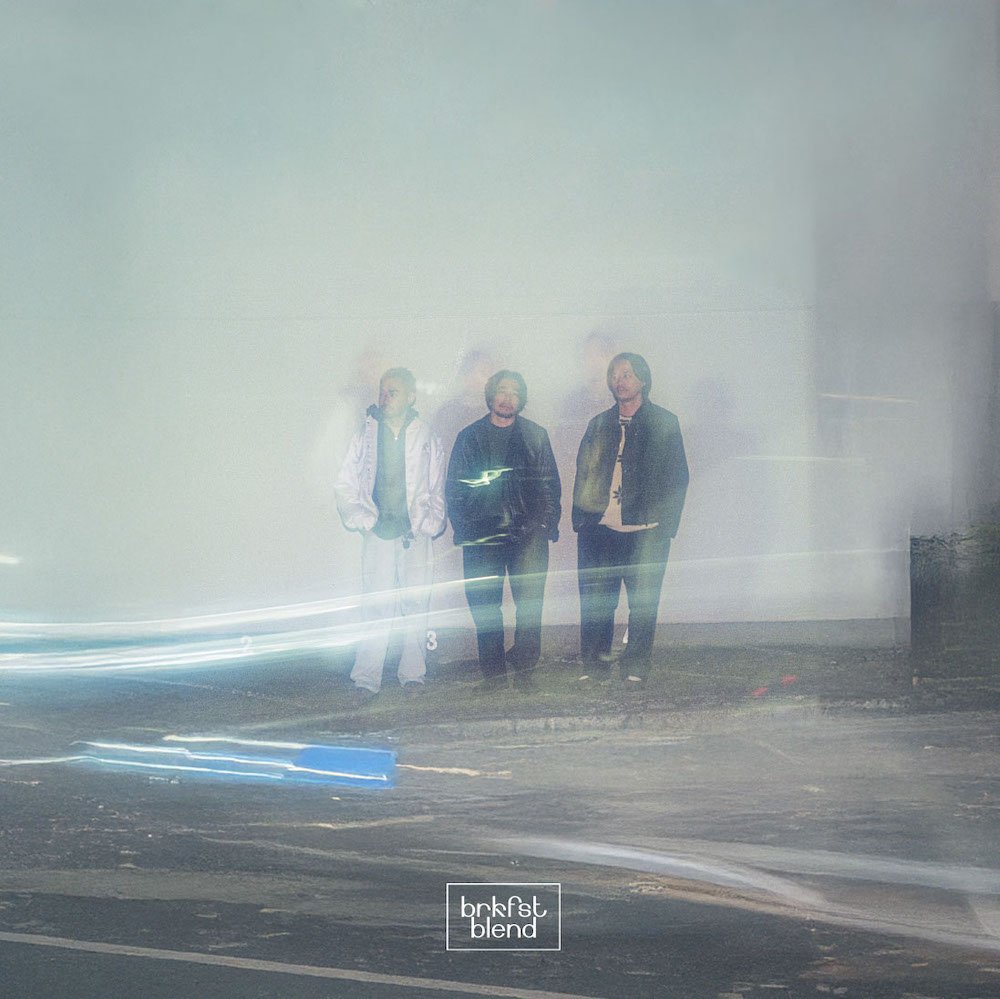 Spincoaster's tweet image. 【NEWS】brkfstblend、1stアルバム詳細発表

 一部タイのバンコクでも録音を行った一作。先行シングル“sober”配信決定 spincoaster.com/news/brkfstble… @brkfstblend