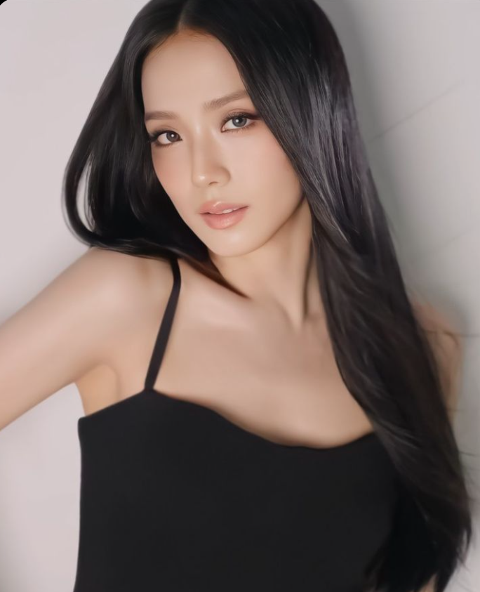 AboutMusicYT's tweet photo. Jisoo releases a spoiler for her solo comeback. https://t.co/pri66HaIhU