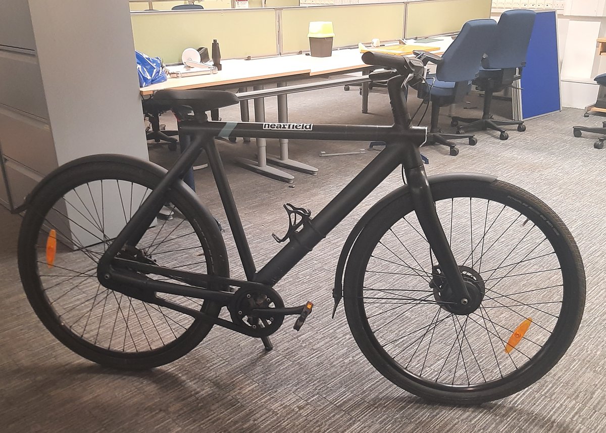 Thanks to an off-duty Officers quick reactions yesterday afternoon, we have recovered a VanMoof electric bike that had just had its lock cut by some would-be thieves in Bath City Centre. 

Please get in touch with us quoting 5225017993 if you believe this bike belongs to you.