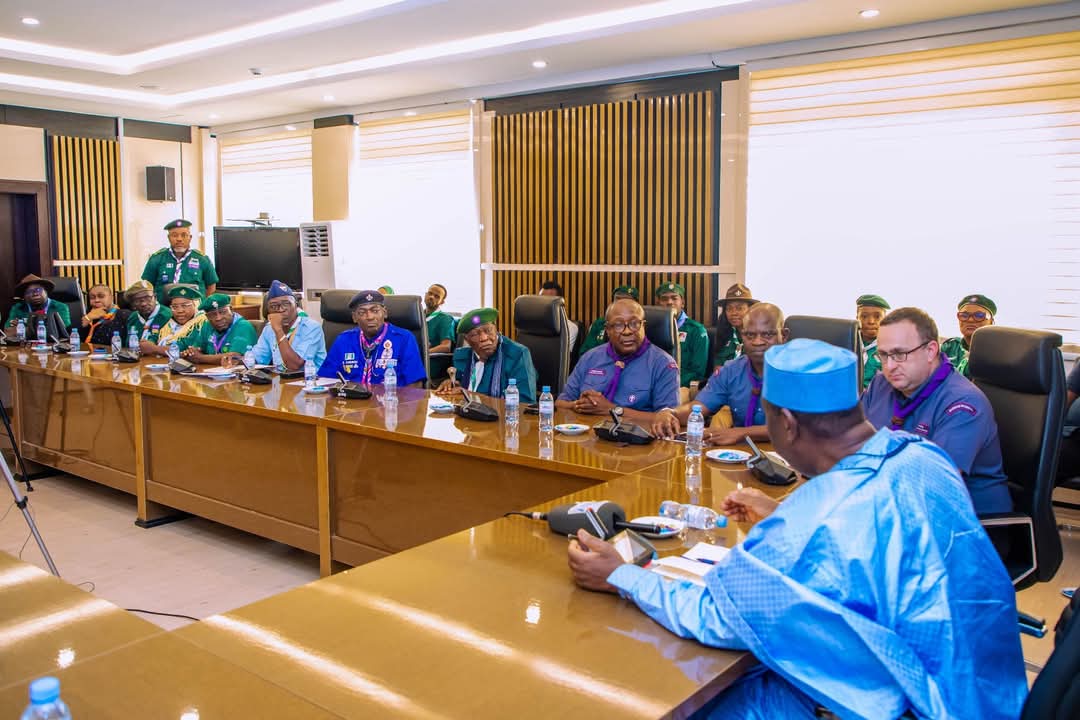 OfficialOSGF's tweet image. Secretary to the Government of the Federation, Sen. George Akume, fnim, CON, receives members of the World Organization of the Scout Movement (WOSM) led by its Deputy Secretary General, David Berg, on courtesy visit on Tuesday, 21st January, 2025 in Abuja.