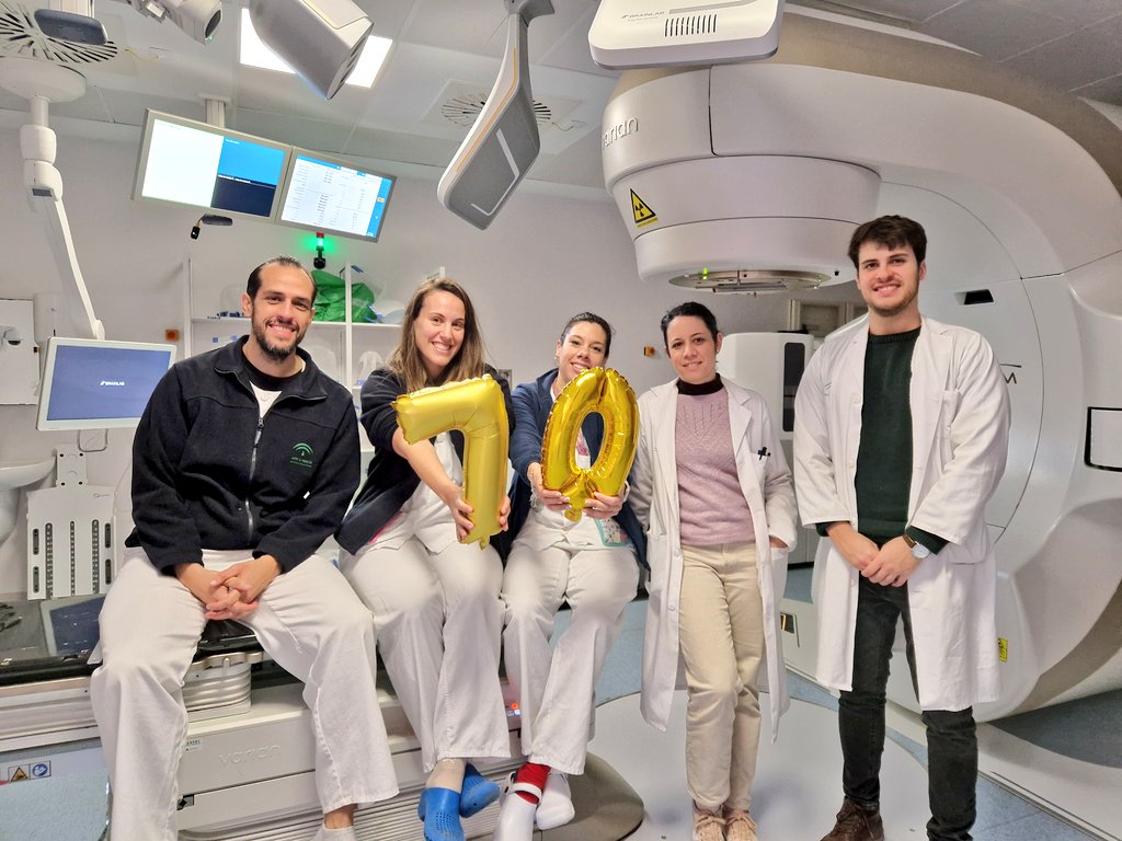 Oncología Radioterápica HUVR (@oncoradiohuvr) on Twitter photo Nuestro <a href="/HospitalUVRocio/">HospitalUVRocio</a> cumple 🎂 hoy #70AñosAtuLado🏥💙 desde 1955.
📊 Cada año:
🚑 300.000 urgencias
🩺 1.200.000 consultas
🧪 21M de análisis
🩻 644.500 pruebas diagnósticas
😷 43.000 cirugías
🌟 37.000 sesiones de radioterapia
¡Gracias por confiar en nosotros! 🙌💖 Nuestro <a href="/HospitalUVRocio/">HospitalUVRocio</a> cumple 🎂 hoy #70AñosAtuLado🏥💙 desde 1955.
📊 Cada año:
🚑 300.000 urgencias
🩺 1.200.000 consultas
🧪 21M de análisis
🩻 644.500 pruebas diagnósticas
😷 43.000 cirugías
🌟 37.000 sesiones de radioterapia
¡Gracias por confiar en nosotros! 🙌💖
