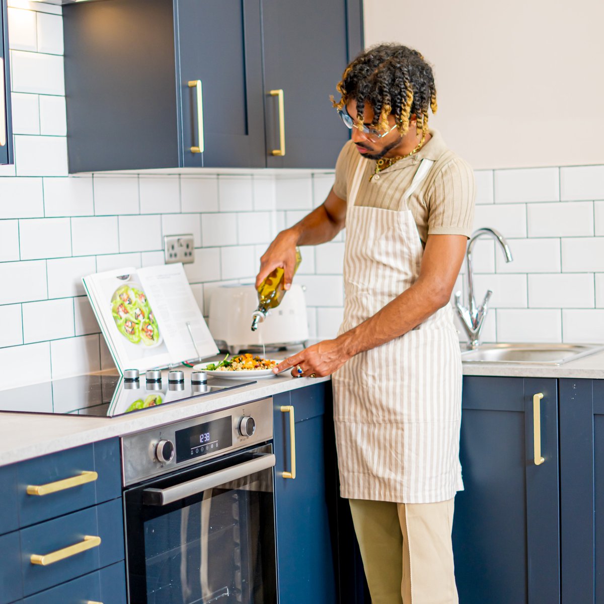 🍕🔪 Whip, chop, sizzle, repeat!

All our apartments come with fully equipped kitchens—perfect for channelling your inner chef. 🍳

Whether you're mastering a five-star meal or just craving a midnight snack, we've got you covered!✨

#HomeAwayFromHome #Cookingvibes #KitchenGoals
