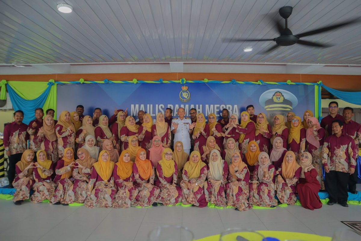 21 Jan 25 - Majlis Ramah Mesra Pegawai Memerintah bersama warga Depot Bekalan Armada Barat telah diadakan Anjung Seri DBAB . Beliau merakamkan ribuan terima kasih kepada warga depot atas kerjasama dan kesungguhan dalam melaksanakan tugas sepanjang beliau berkhidmat di DBAB.