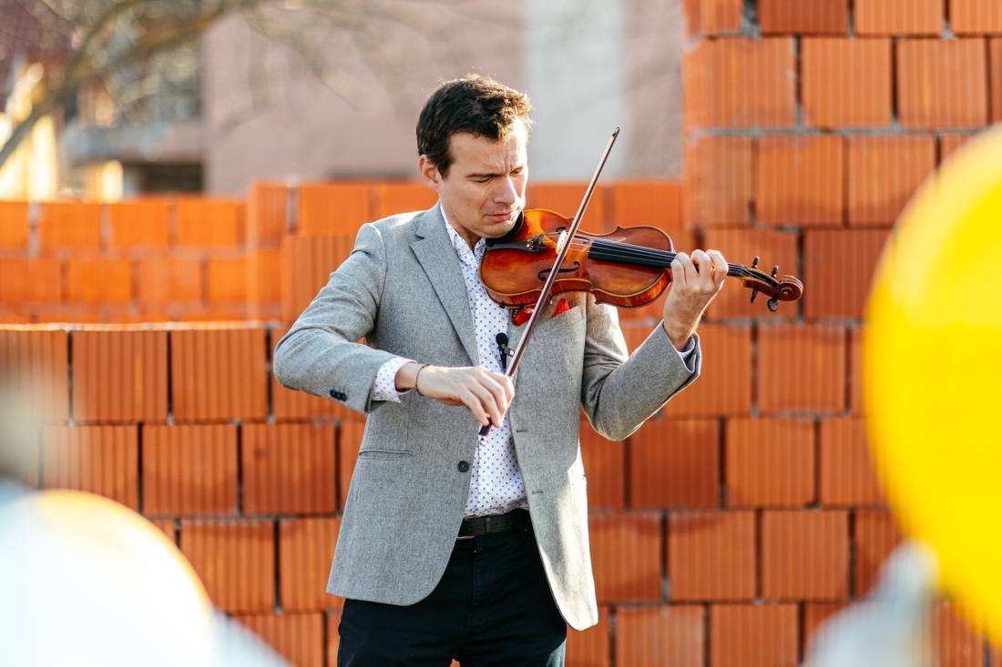 Advertising4URO's tweet image. Violonistul Alexandru Tomescu, recital în exclusivitate pentru 11 copii instituționalizați

#constructii, #copii, #educatie, #familie, #ong, #parteneriat, #scoala, #social

Violonistul #AlexandruTomescu, Ambasador #HopeandHomesforChildren..
Vezi TOT  advertising4u.ro/violonistul-al…