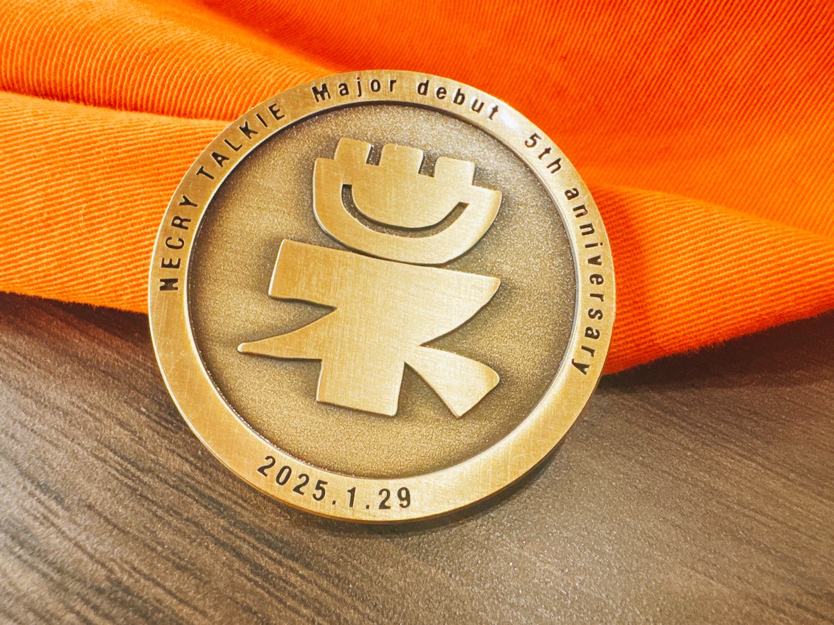 🆕🎊新グッズ発売決定🎊🆕 1/29(水)より会場にてNEW GOODSの発売が決定🛍 メジャーデビュー5周年を記念して 会場にてオリジナル コインを発売します🎈 専用ケースに入れて発売🪙 ぜひこの機会にゲットしてください💁‍♀️