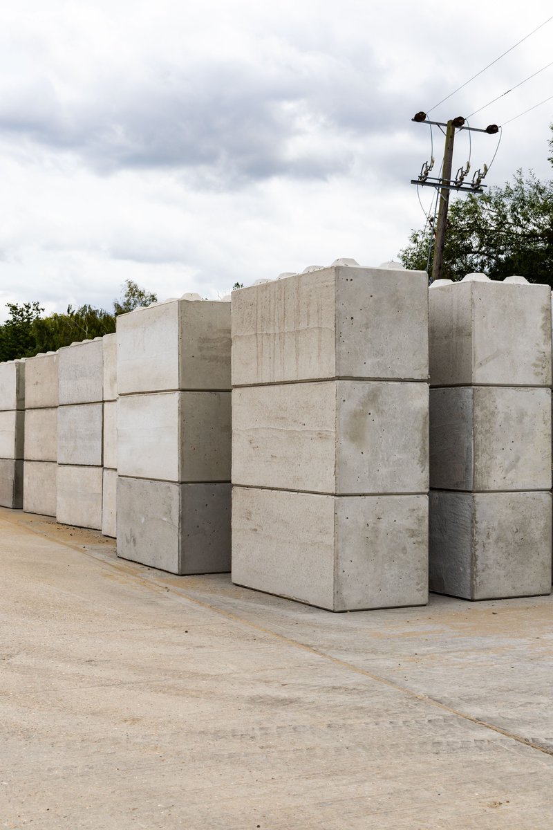tru7group's tweet image. Our BSI Certified, high quality, interlocking concrete blocks are available in a variety of shapes and sizes! 🚧

Suited to a range of applications:
 
Storage Bays 
Grain Stores 
Retaining Walls
Temporary Roadblocks
Foundations
Landscaping

☎️ | 01473 612761
📧 | trumix@tru7.com