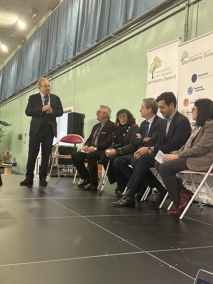 EPSBD91's tweet photo. 🎉 Cérémonie des vœux 2025 à l’EPS BD

Un moment chaleureux pour célébrer l'année passée et débuté 2025 sous le signe de l'innovation et du bien-être de nos patients.

🏅 Remise des médailles du travail
📸 Animation photo avec @LOLProject
🎶 Musique

Merci à tous !🙌 https://t.co/VAVyfR8KMx