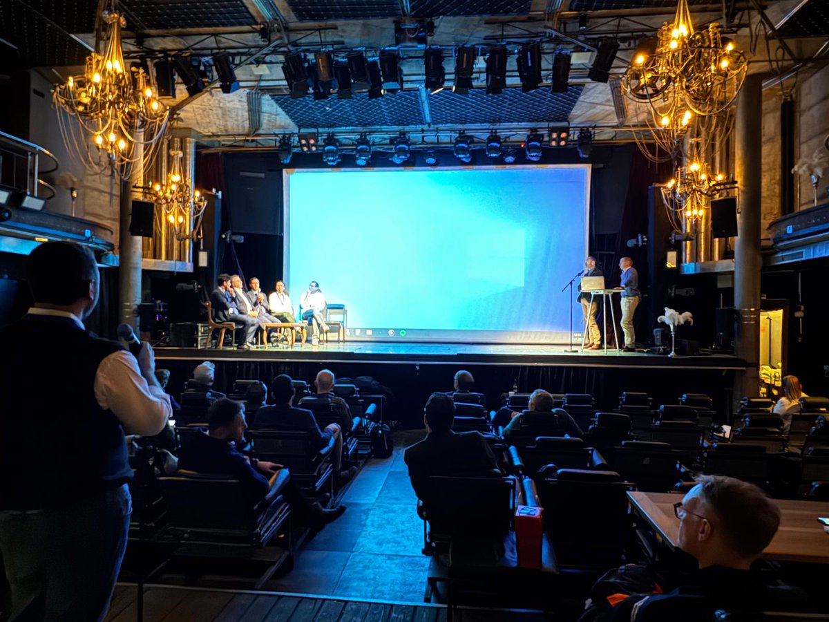ICAR_Rodilla's tweet photo. La semana pasada tuvimos el privilegio de participar en el Congreso cerrado de la Sociedad Europea de Rodilla en Zermatt donde presentamos dos trabajos de investigación centrados en Alineación en cirugía de reemplazo de rodilla.
.
#CirugíaDeRodilla #Ortopedia #Investigación https://t.co/ivDIUowFpS