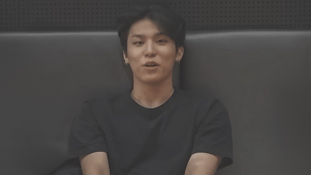 wolfylab's tweet photo. #박정우 jeongwoo in plain black tee https://t.co/7MNz4IT5B1