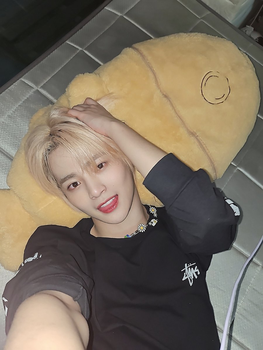 fantasyboys_mem's tweet photo. [#홍성민] 

겨울철엔 따뜻한 붕어빵과 함께 잠을 

#FANTASYBOYS #판타지보이즈
#HONGSUNGMIN https://t.co/MgEuzSTE3o