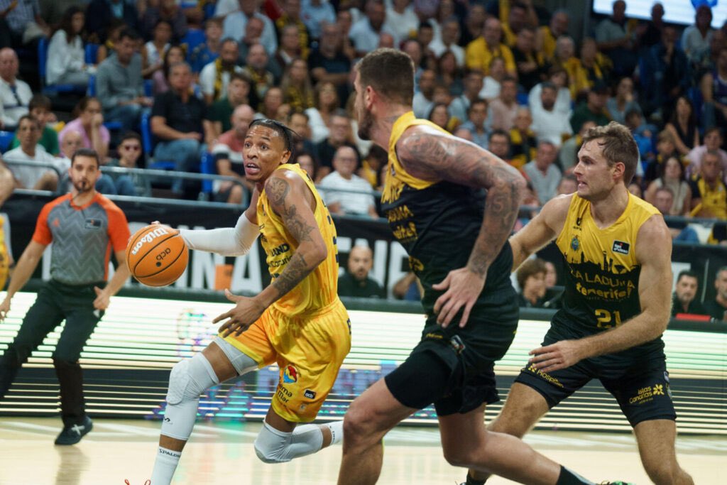 #SORTE🏀 ¿Quieres estar en el #derbicanario🇮🇨 entre el <a href="/GranCanariaCB/">Dreamland Gran Canaria</a> y el <a href="/CB1939Canarias/">La Laguna Tenerife</a>? (Domingo, 12h, <a href="/GCArenaOficial/">Gran Canaria Arena</a>)

Para participar, sigue esta cuenta y repostea. ¡Mucha suerte! 🍀
