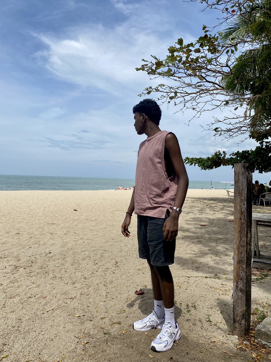 Kesavan_aran10's tweet photo. Have a nice vacation ❕🤍
#vacation #penang #bolukartalkaya #fyp #outfitoftheday #x https://t.co/uhepIqTEm8