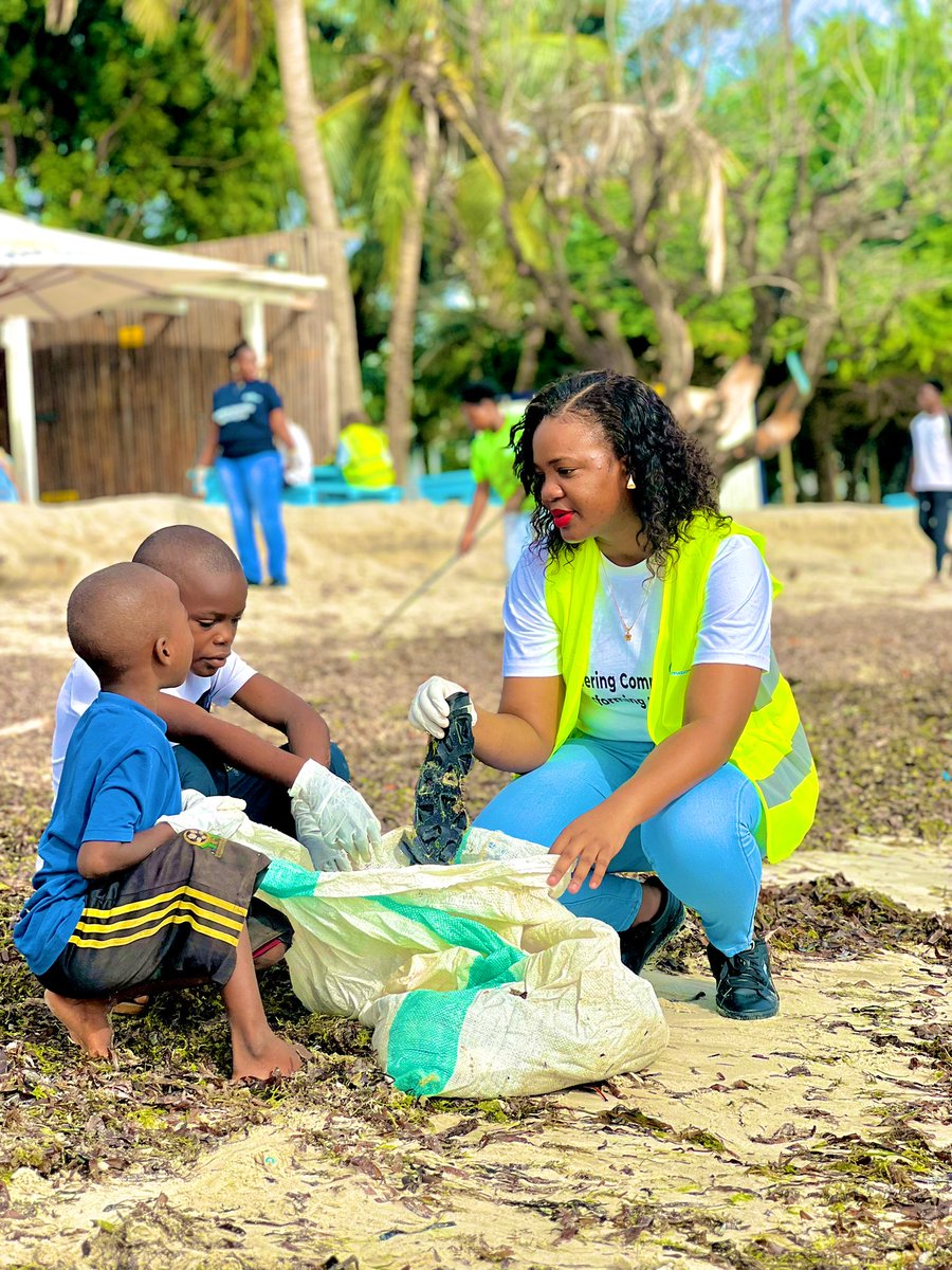 MkomwaSylvia's tweet photo. #CaliberFirstGroupLimited tunashkuru kuwa sehemu ya wadau walioshirikiana na @globalimpactt #beachcleanup
Kupitia kampuni zetu #CaliberConstruction #CaliberPublishers #CaliberInsurance #CaliberMedia&Events, hii ikiwa ni fursa ya kuhamasisha uwajibikaji wa kijamii kwa vitendo. https://t.co/eZliaa5KPh