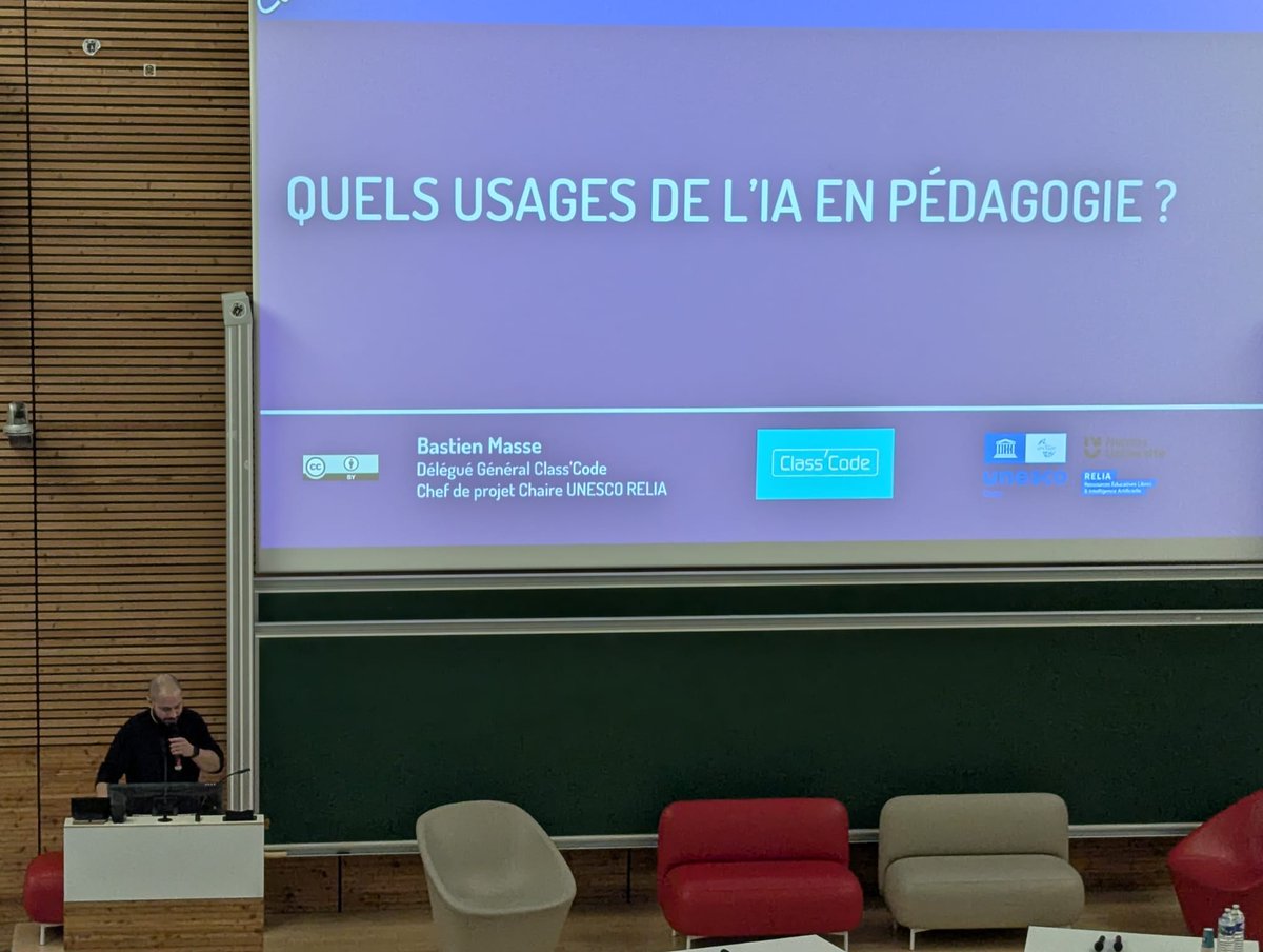 [#seminaireIA 2025, <a href="/RA_BFC/">Région académique Bourgogne-Franche-Comté</a>]

<a href="/BastienMasse/">Bastien Masse</a> entame la seconde conférence de la matinée sur les usages de l'#IA en pédagogie, en ouvrant sur la question prépondérante de l'évaluation.

#IA_en_education