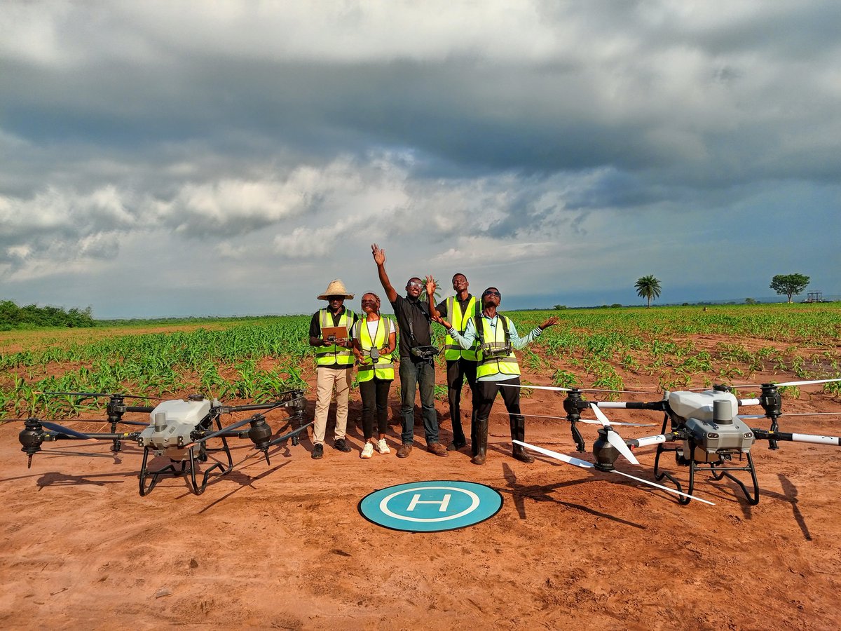 Femi__Adekoya's tweet image. I am waiting for a time when State Governments/Ministries of Agriculture would be Empowering Youths &amp;amp; Women with Agricultural Drones and solid funding/investments

Can we just move past this 2kg 🌽 seed, 3 bottles of agrochemicals, cutlasses and how empowerment?

Let&apos;s redefine…