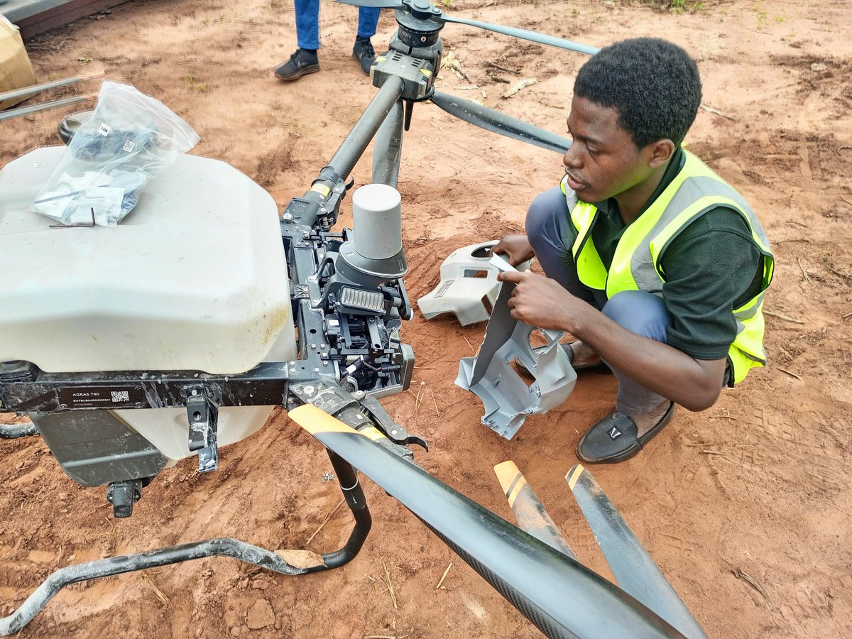 Femi__Adekoya's tweet image. I am waiting for a time when State Governments/Ministries of Agriculture would be Empowering Youths &amp;amp; Women with Agricultural Drones and solid funding/investments

Can we just move past this 2kg 🌽 seed, 3 bottles of agrochemicals, cutlasses and how empowerment?

Let&apos;s redefine…