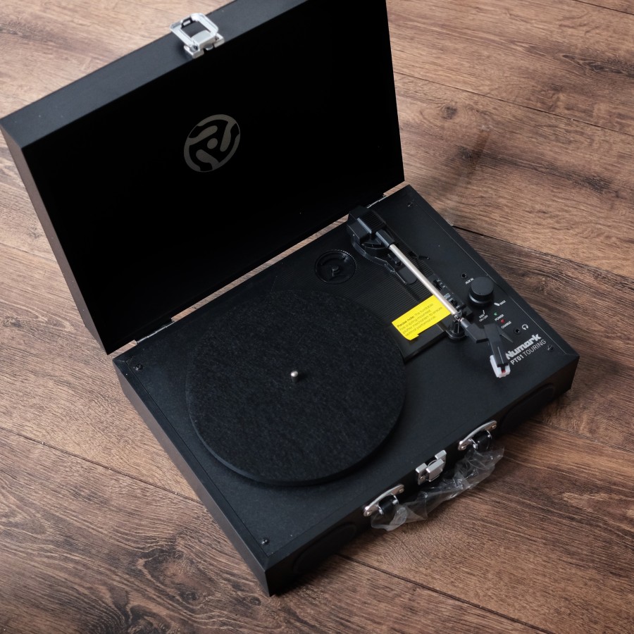 instagram.com/p/DFH3f1fTDBr/…
Numark PT01 Touring
Vinyl Record Player
---------------------
Bagi kalian pecinta Vinyl Records, Kurnia Musik menyediakan pemutar Vinyl sekaligus bisa menjadi Converter ke file Digital.