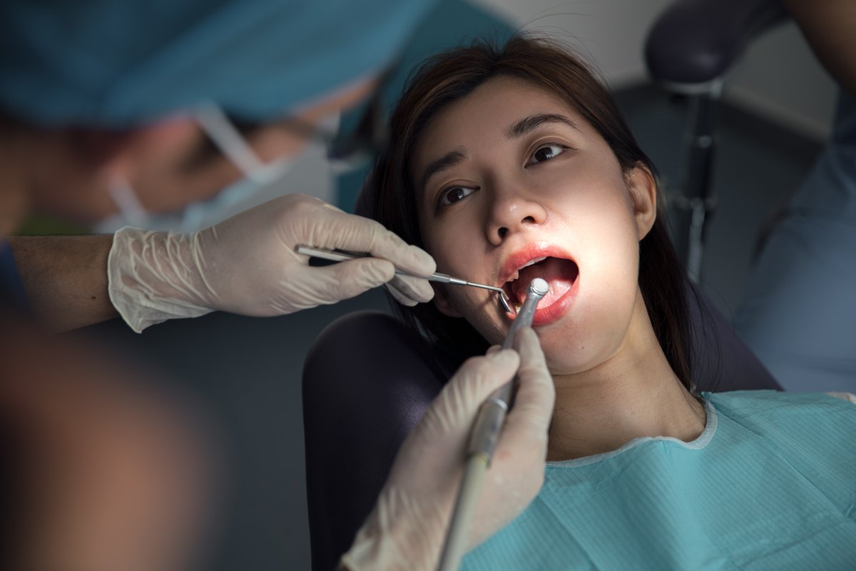 TaylorSmiles1's tweet photo. Book your cleaning and examination today, and let’s make those pearly whites shine! Visit us at https://t.co/Q8uzRbJg89 or call us at (313) 292-5590. https://t.co/aYbeAcMhXi