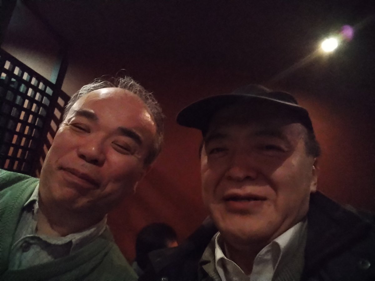 nebarigoshi's tweet photo. 少し前の話になるが、アマ将棋界では説明不要の有名人がすぐそばに住んでいる事が判明し、プチ同窓会をした。数えてみたら初めて会った日(とあるローカル小学生大会の決勝。ちなみに私は前年も決勝まで行ったが長岡俊勝君に敗れ、この年は優勝した。今思えばなんてレベルだw)

反応が良ければ続く💦 https://t.co/95uXdViOV5