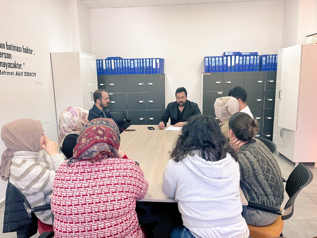 GSB_VangoluGM's tweet photo. Gönüllü Tim Liderlerimizle bir araya gelerek yeni dönem için neler yapabileceğimizi konuştuk.💭

#GSBGM
#Timler
#GönüllülükKulübü https://t.co/BzFbO8IvV0
