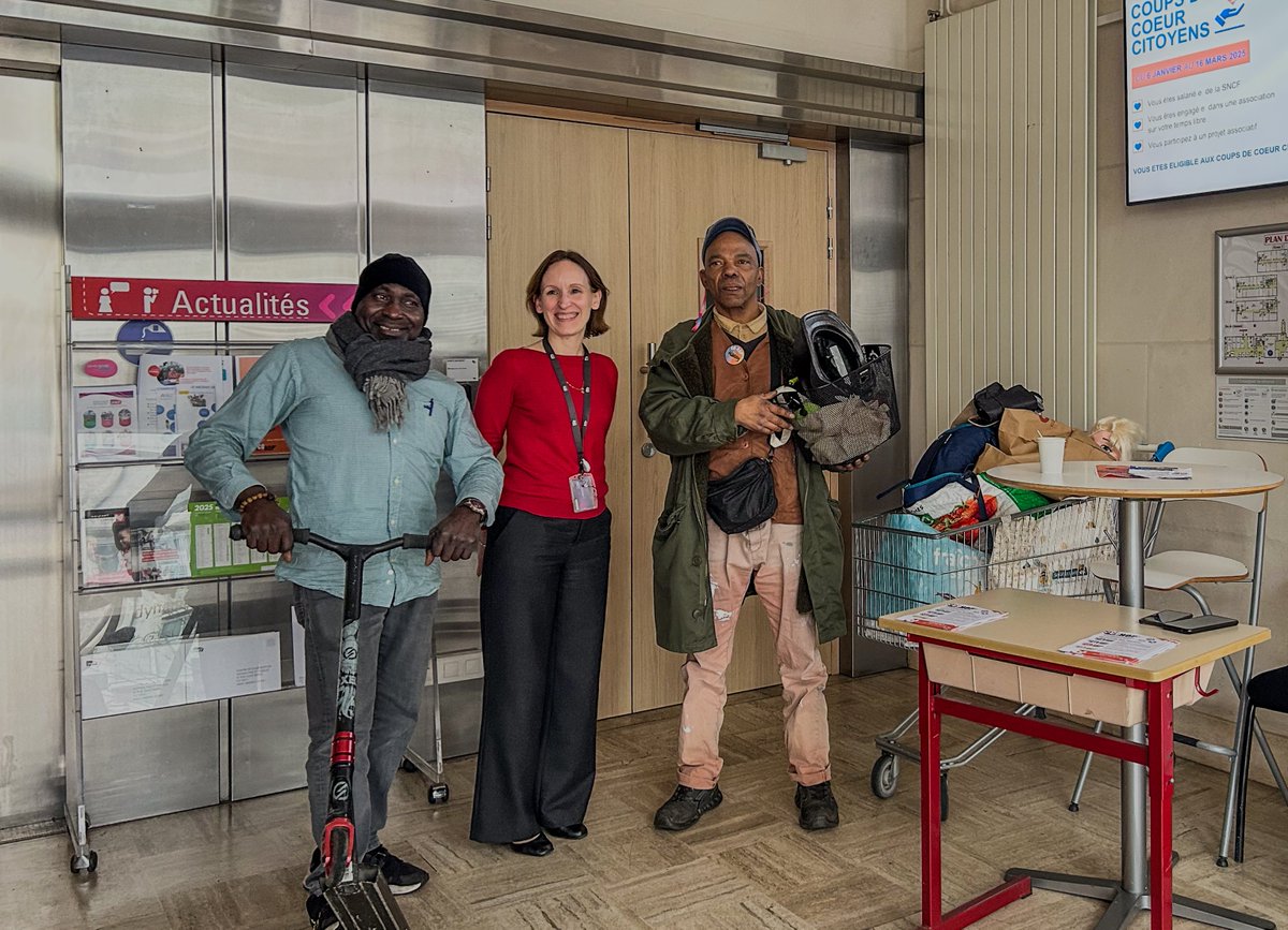 Cette semaine à Tours, l’association Co-Hop' et le <a href="/GroupeSNCF/">Groupe SNCF</a> mènent une collecte de jouets et d'équipements sportifs. Bravo pour cette initiative sociétale qui favorise la réinsertion professionnelle sur notre territoire ! #Réinsertion #EconomieCirculaire #TZCDLD
