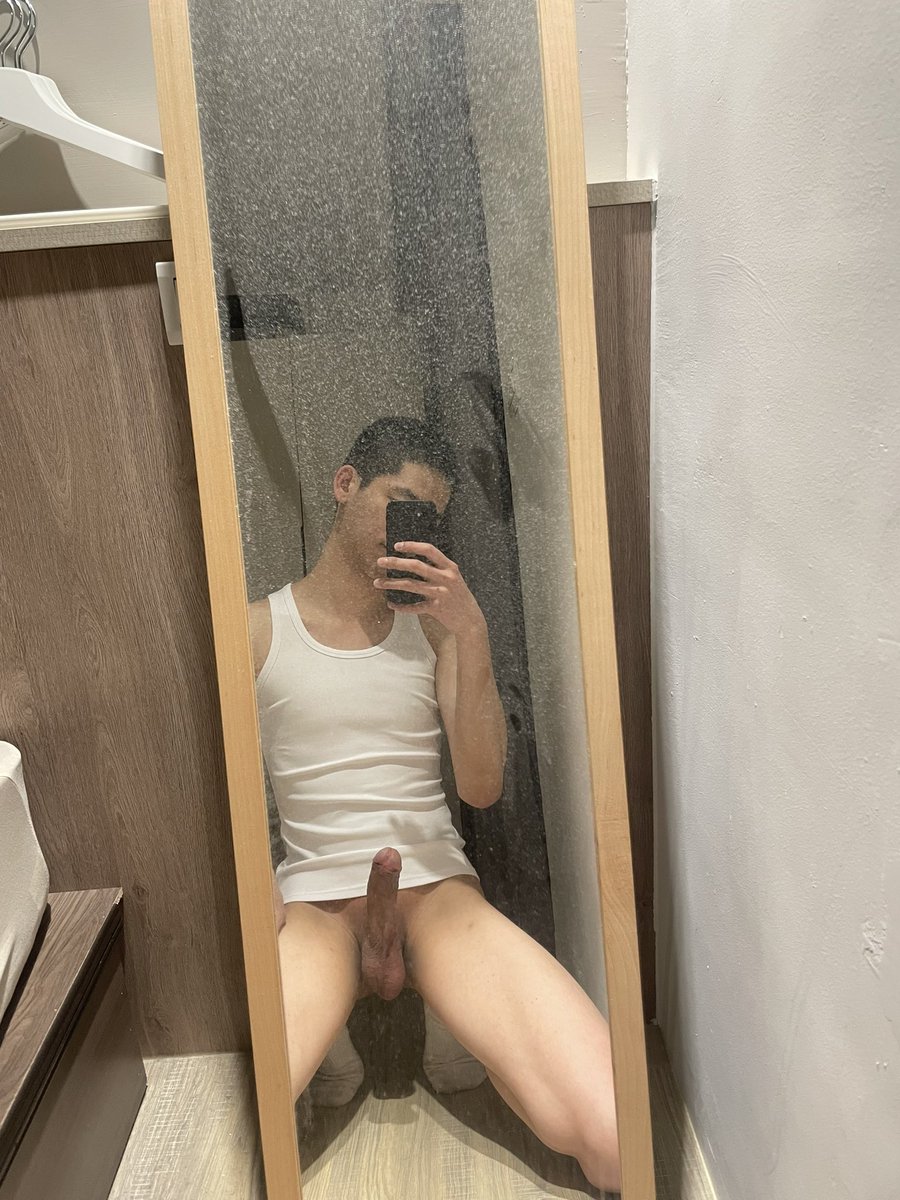 鏡子好髒 有人要來幫插ㄇ🐶