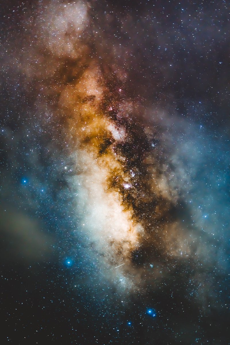 Ecos del universo. De vuelta al Quindío y apreciar el avistamiento del magnífico centro galáctico desde tu patio trasero es algo realmente especial. La Vía Láctea y su núcleo son espectaculares, especialmente en noches despejadas a mediados del año. 

8/8 8:18
#SonyAlphaLatin