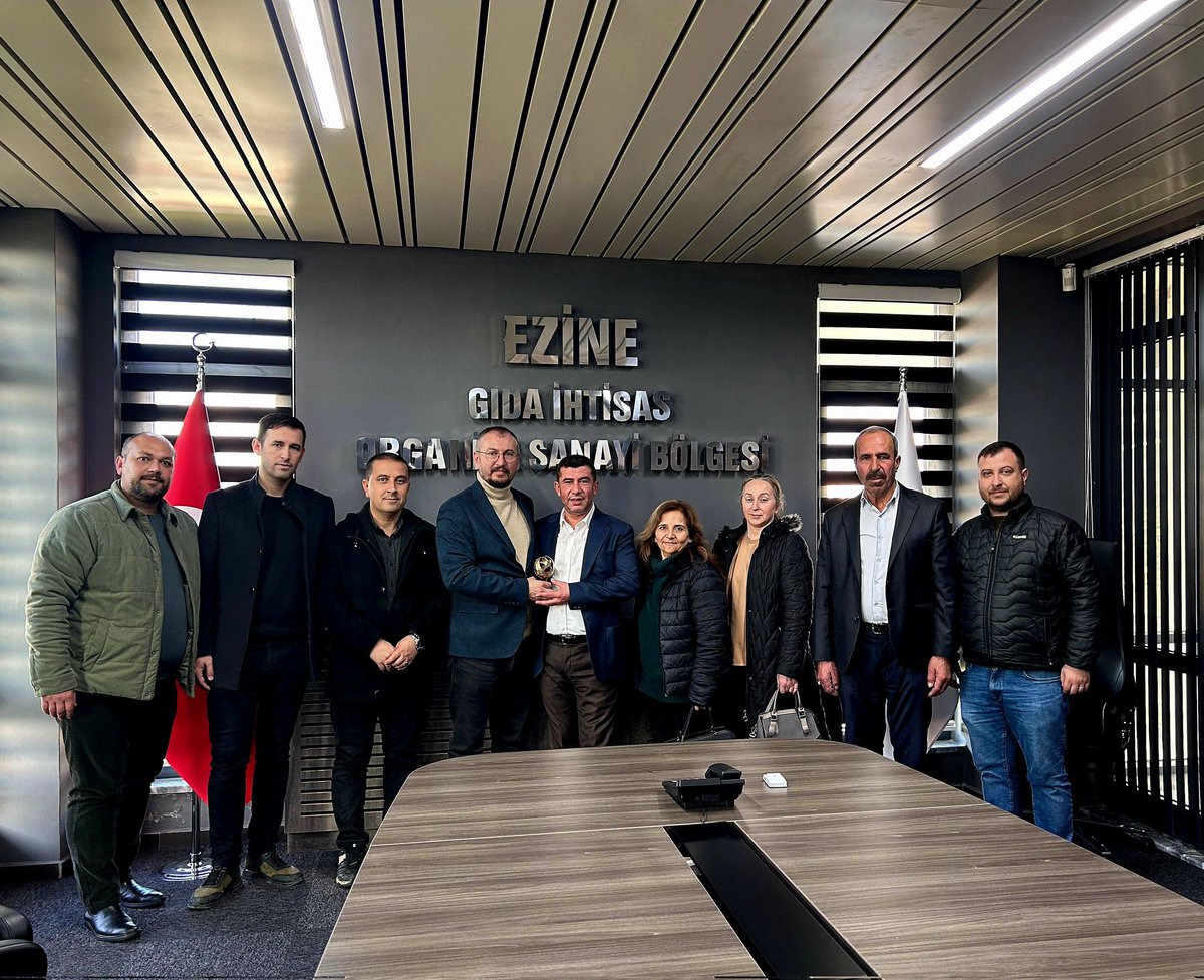 AkParti Ezine ilçe Bşk.Sayın Serkan DOĞAN ve yön. kur. üyeleri Ezine Gıda İhtisas OSB'ye ziyarette bulundular. Osb'nin geldiği son durum hakkında bilgilendirme yaparak bilgi alışverişinde bulunduk. Başkanımıza ve yönetimine başarılar diler, nazik ziyaretleri için teşekkür ederiz.
