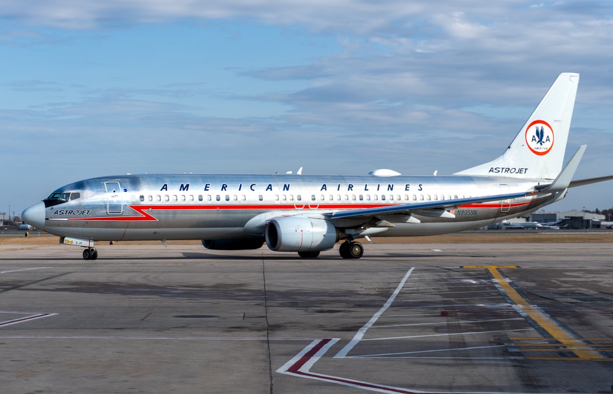 Bradley_Airport's tweet image. Did you know that @AmericanAir has been providing service at BDL for over 70 years? During that time, their look has changed a bit. Which #livery is your favorite?

*All photos taken at BDL