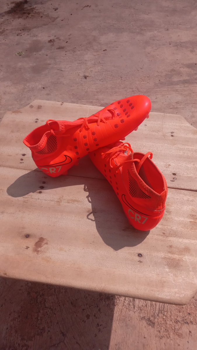 iMarket_Now's tweet photo. New tools 👟 for a noble trade ⚽...#CR7𓃵 #Nike https://t.co/NBDMKPEjq7