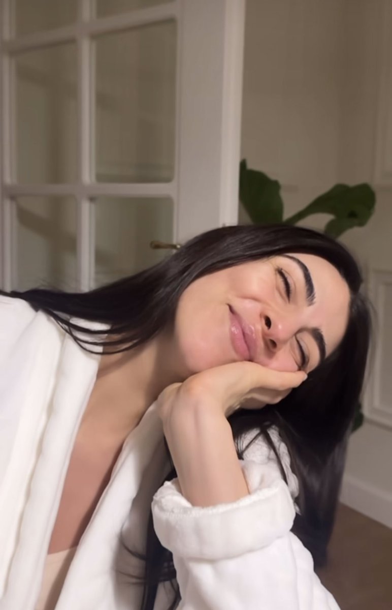 Vedo Giulia..vedo il suo sorriso..i suoi occhi..la sua felicità..sono davvero tanto felice per lei perché si merita tutto questo e li auguro di realizzare tutti i sogni che la vita li darà ❤️‍🩹