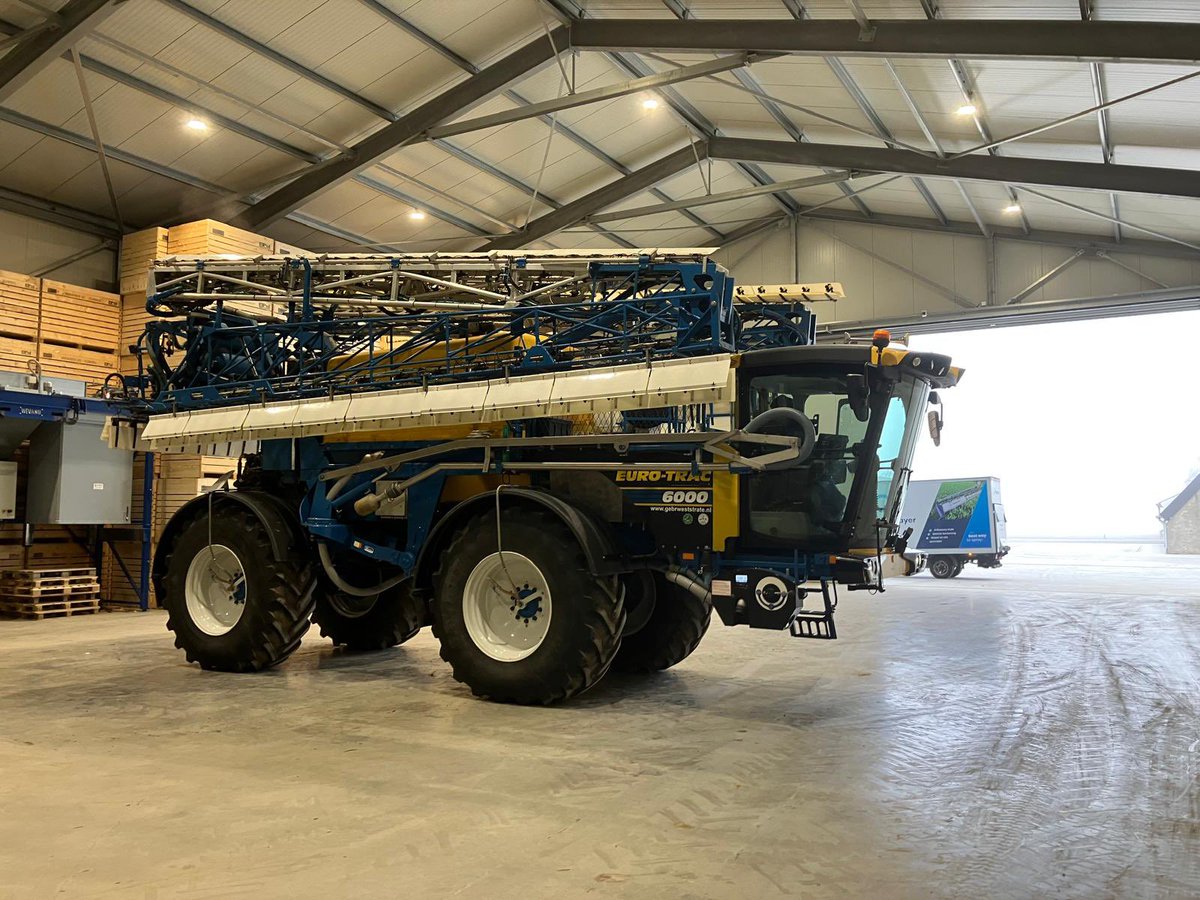 Wingssprayer verzorgt updates van uw bestaande #Wingssprayer Single Wing met spoiler naar de nieuwe Dubbele Wing. Hier n machine van 45 m die al 25.000 Ha spoot
#luchtstromen  gerelateerd aan de rijsnelheid voorkomt 99% drift met fijne druppeltjes 
 hoe eenvoudig kan het zijn.😇