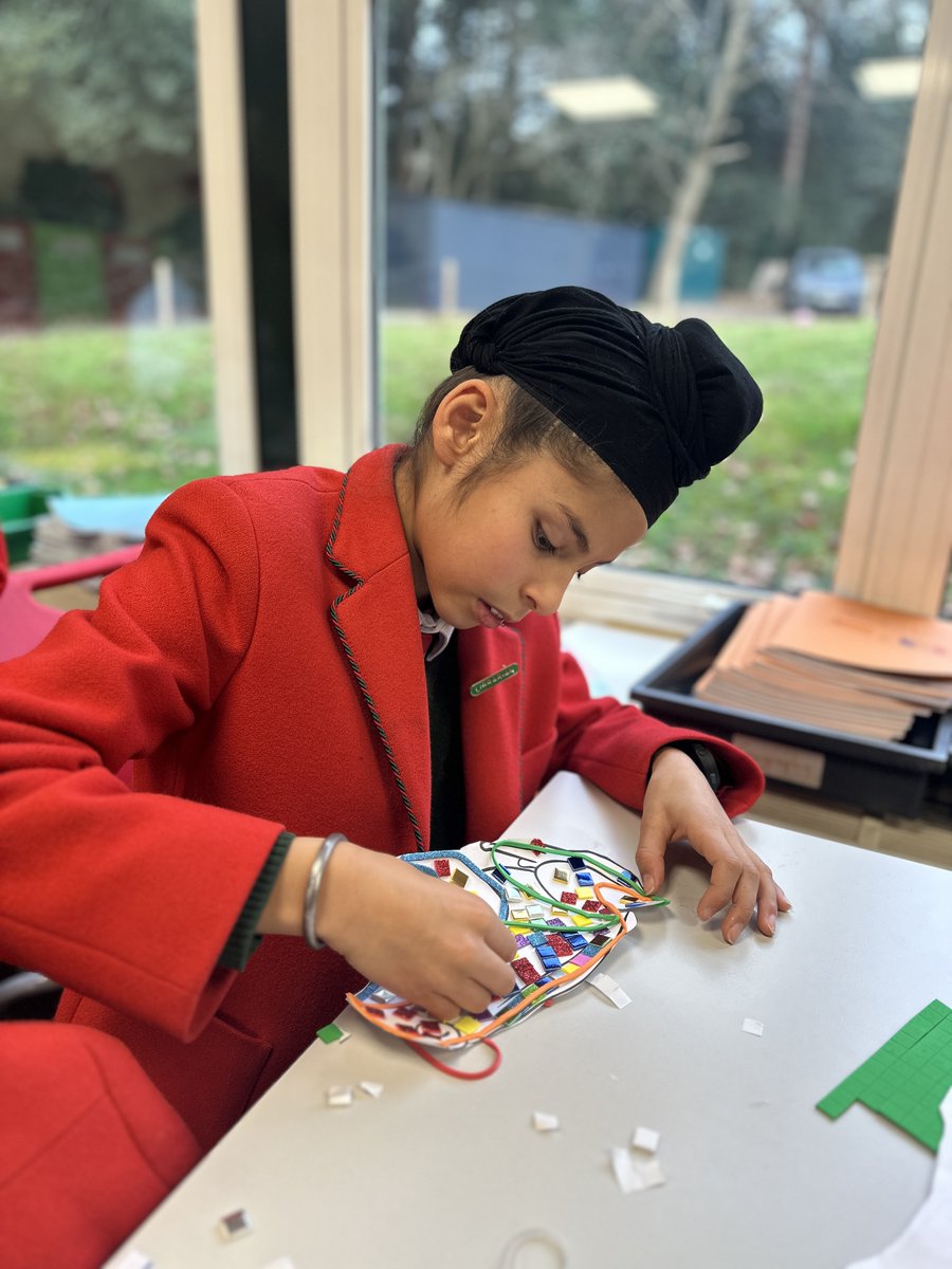 HallfieldSchool's tweet photo. ๐จ In Spanish, Year 5 got creative with a stunning mosaic art project inspired by the iconic works of Antoni Gaudรญ, the legendary Catalan architect. ๐ช๐ธ๐๏ธ
#creativity #AntoniGaudi #Hallfieldprep #Spanish #architecture https://t.co/tOlpAfw86X