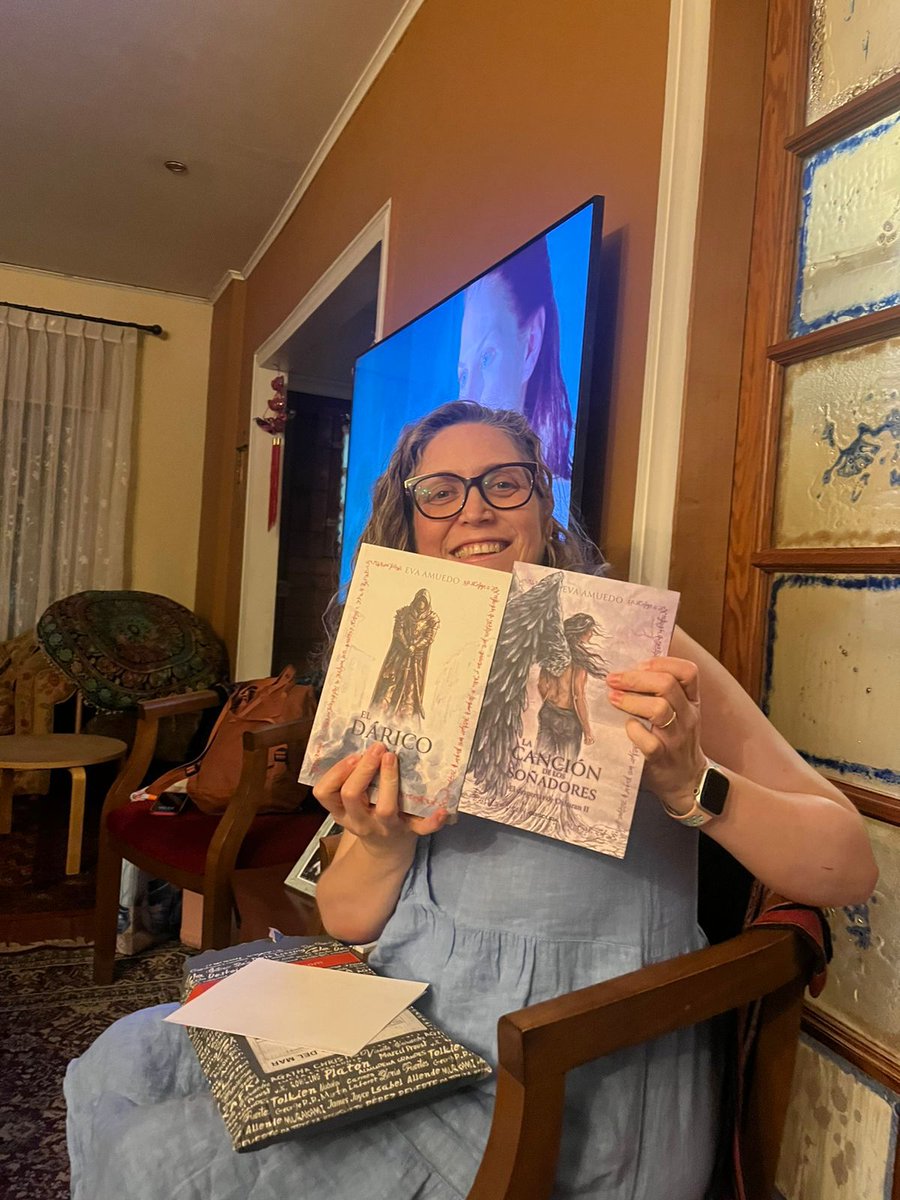 Perdentrelibros's tweet photo. Regalar libros siempre es bien. Ahora espero que le gusten para seguir regalándole los que continúan.

#eldaricogris en la otra parte del mundo. #chile #santiagodechile #quilpue

@Eva_Amuedo @ObscuraEditori1 https://t.co/ME20HpuVMM