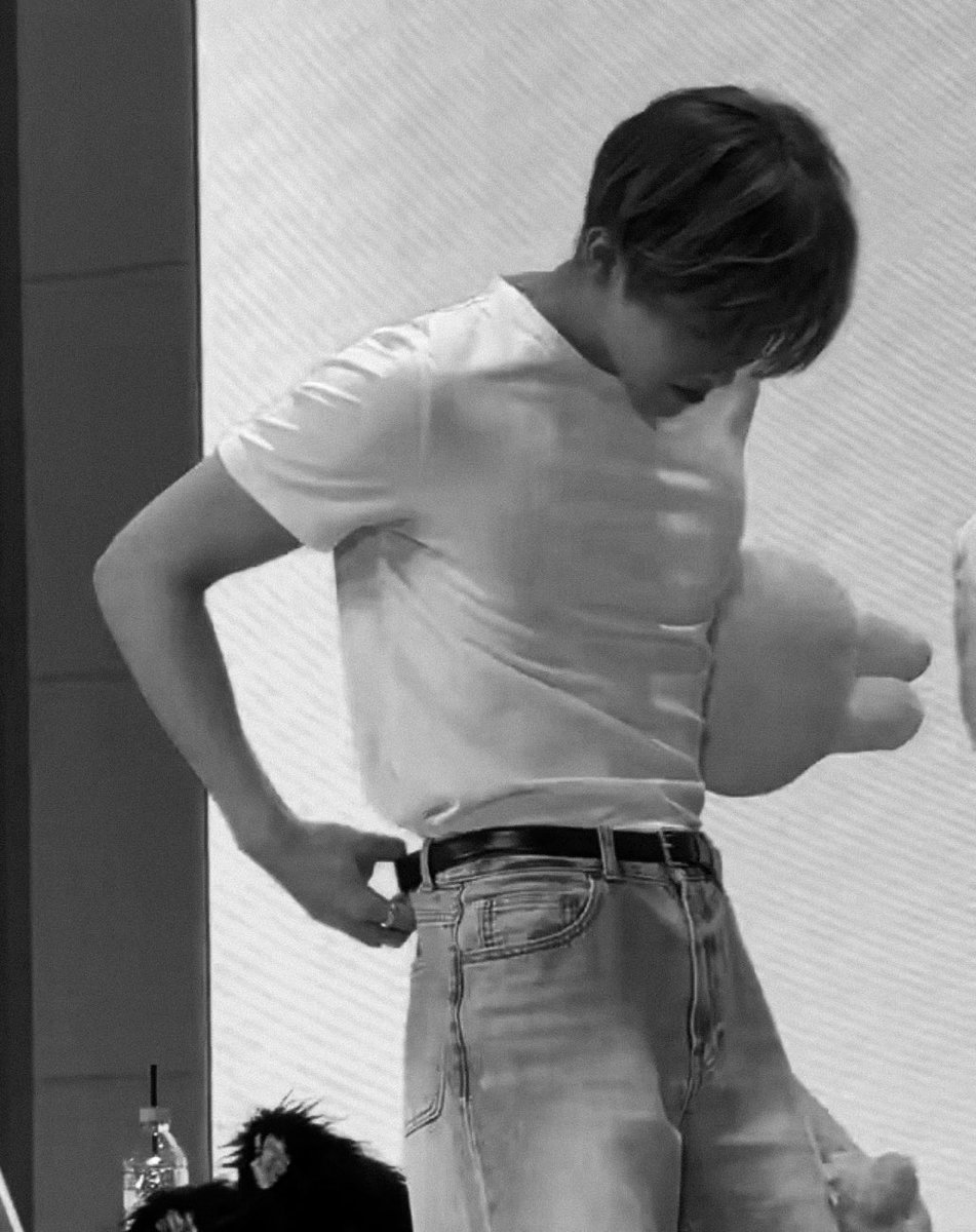 หุ่นฮีตอนนี้โคตรนายแบบ ละไวบ์เหมือนตำรวจนอกเครื่องแบบมาก