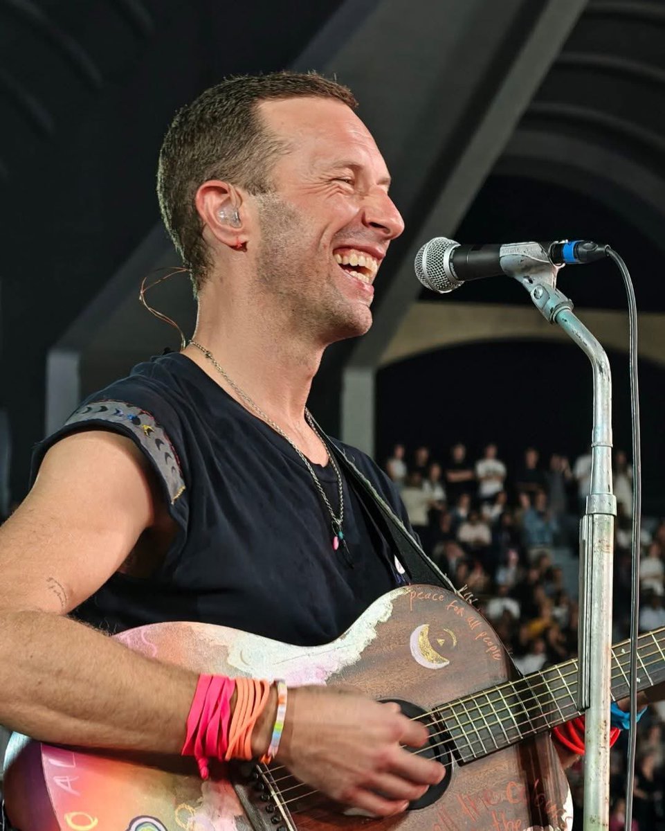 ColdplayUK_'s tweet photo. The award for the world’s best and most contagious smile goes to… https://t.co/xX8oK32Jay