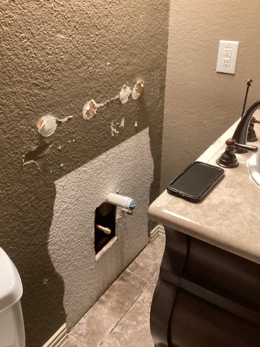 Aubrey_Plumbing's tweet image. Old angle valves causing trouble? 🛠️🚿 We stepped in, removed them, and capped the waterlines with precision using quality materials. Smooth process, happy customer, and reliable piping solutions! #PlumbingPros #PipeSolutions #HappyCustomer #AubreyPlumbing