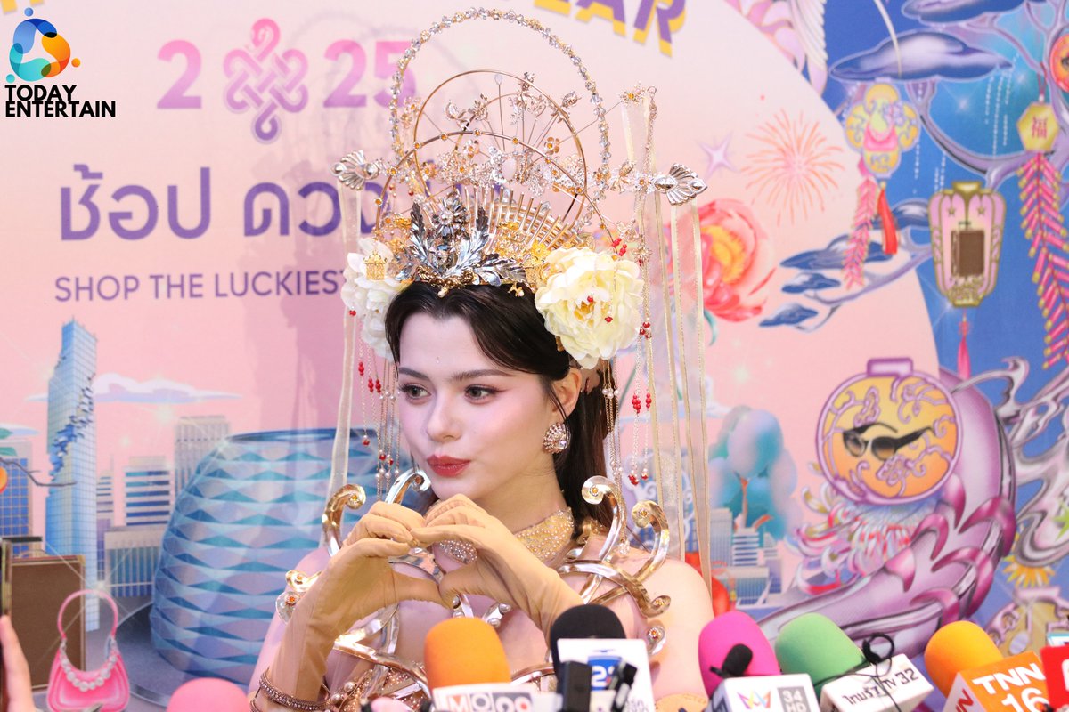 todayentth's tweet photo. "เบคกี้ รีเบคก้า" ช่วงสัมภาษณ์สื่อ ในงาน "KING POWER CHINESE NEW YEAR 2025 ช้อป ดวง ปัง SHOP THE LUCKIEST FORTUNES" 

CHINESE NEW YEAR WITH REBECCA

#beckysangels
#KingPowerCNY2025xBecky
#KingPowerChineseNewYear2025
#มูเที่ยวกินช้อป #CNY2025 https://t.co/HS4Yn11vVg