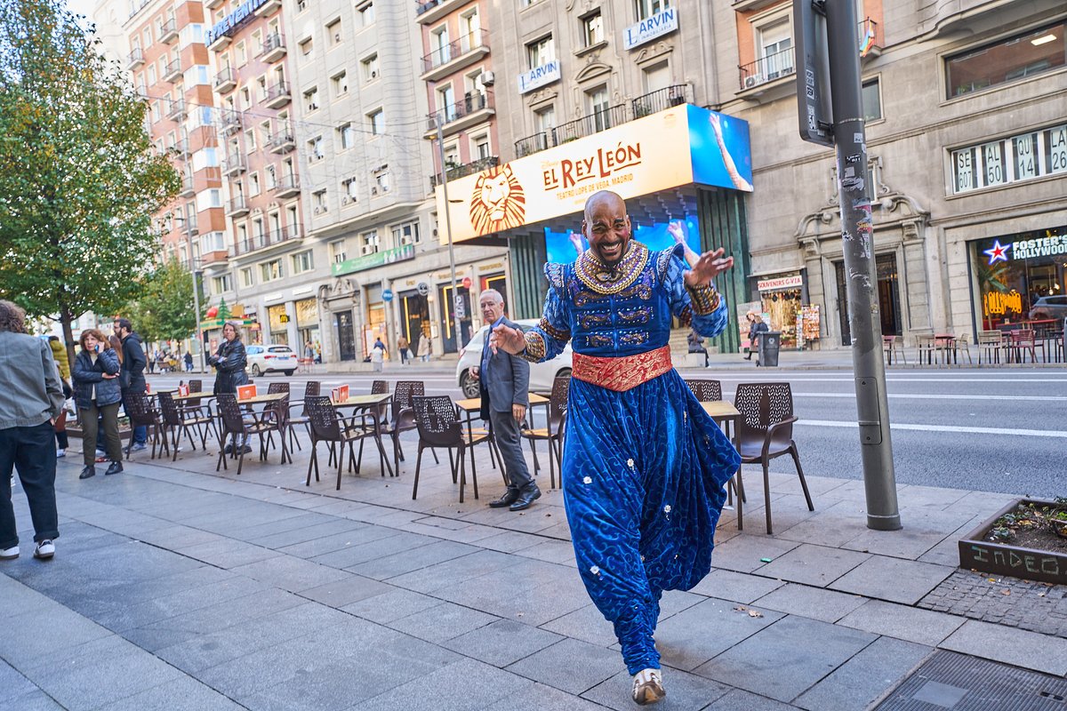 🎭✨ ¿Te cruzaste con el Genio en la Gran Vía? 🌟 Si no, no pasa nada: tenemos las mejores fotos 📸 y el vídeo completo en nuestro perfil 🎥✨. ¡Revívelo y consulta las próximas funciones! 🎟️🪔

#GranVía #MadridCultural #PlanesEnMadrid