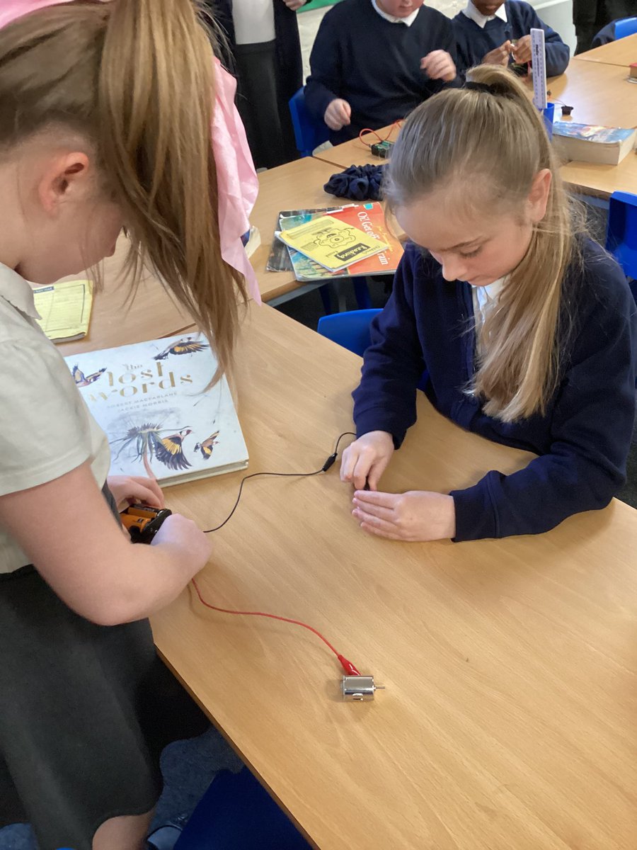 In Science, we constructed simple circuits using different components #science #teamwork <a href="/WLMPrimary/">Westleigh Methodist Primary School</a>
