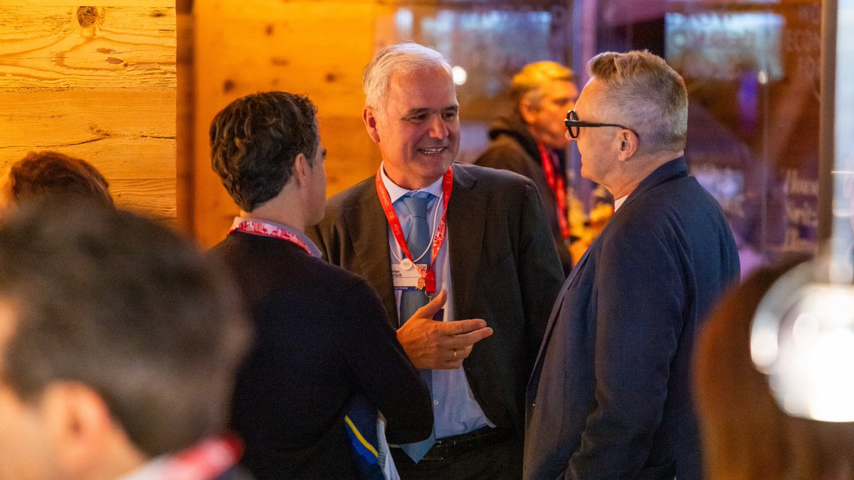 Wysscenter's tweet photo. ✨#Wef25 is in full swing and the #SwissHouse has become a vibrant hub for dialogue and collaboration. Our team members are actively participating in these discussions, sharing our work in #neurotechnology to enhance the life of patients living with neurological conditions. https://t.co/DBKsG1Kgfa