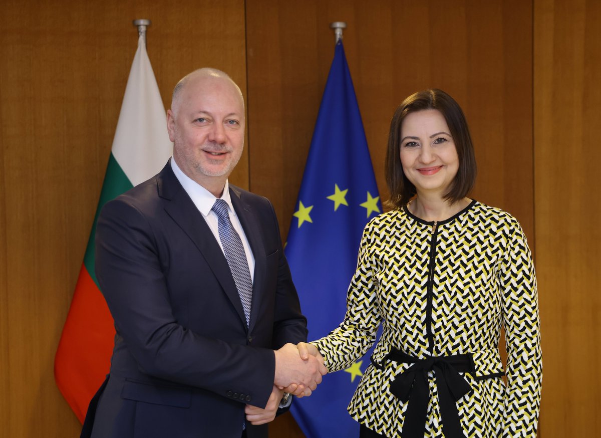 R_JeliazkovPM's tweet photo. We will strive for fiscal stability and quick access to EU funding for citizens and businesses.During a meeting with @Ili_Ivanova we discussed improving financial management of the EU budget and challenges ahead for the Multiannual Financial Framework. https://t.co/FodJvTOvgH