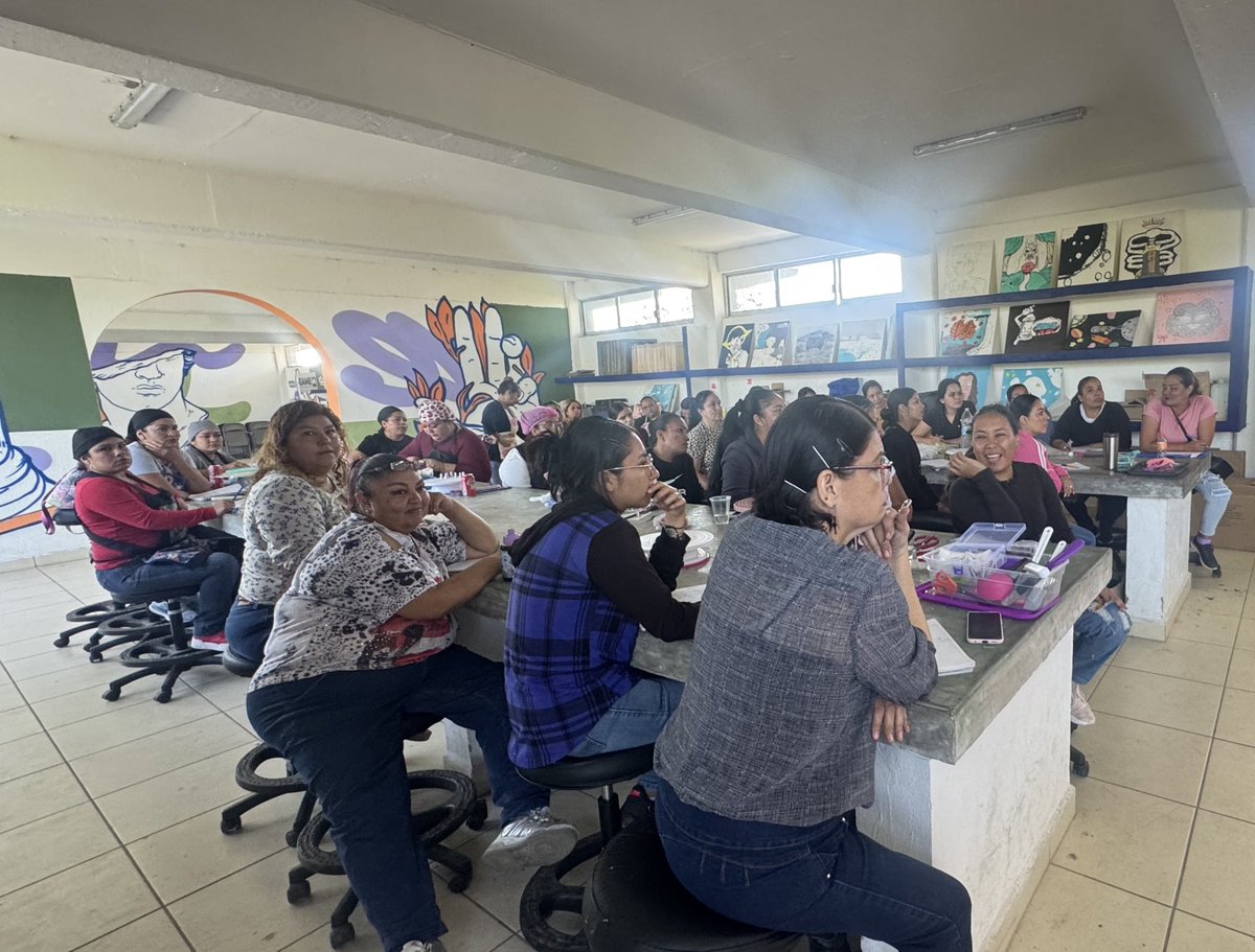 ManuelVc00's tweet photo. Entrega de reconocimiento a Mujeres tlajomulquenses, por haber desarrollado habilidades y talleres en AC @Redmujeresjalisco
Gracias por hacerme parte de este gran proyecto https://t.co/5RTokXf4BC