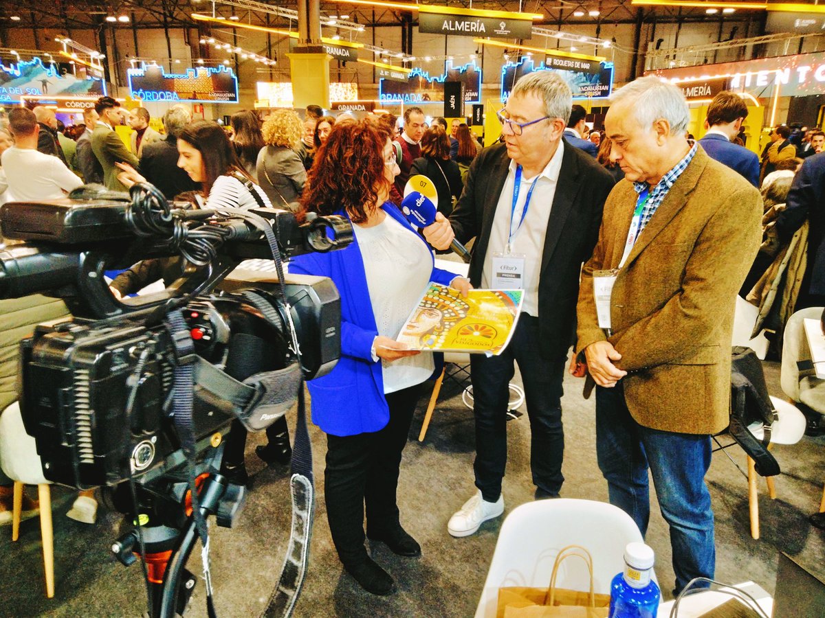 👉🧳El ayuntamiento de Rus se encuentra hoy promocionando en FITUR la VI edición de Rus Tierra de Visigodos.

🎤Os dejamos una foto atendiendo a diferentes medios de radio y TV.

#Rus #Rustierradevisigodos #historia #fitur #visigodos