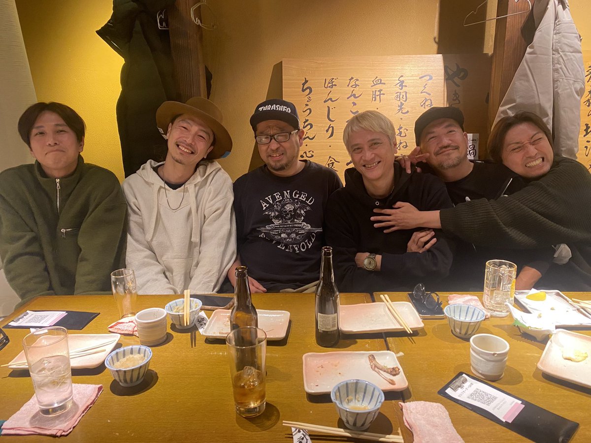 ideyasuaki's tweet photo. 何年振りなんだろう、ハイバナ集合。
結成した時、俺、30代だったようです。笑
みんな歳は重ねたけど、変わんないなぁ。
あ〜楽しかった！
俺の還暦はわかってるだろうな。笑

#ハイバナ https://t.co/E5lIxRqecp