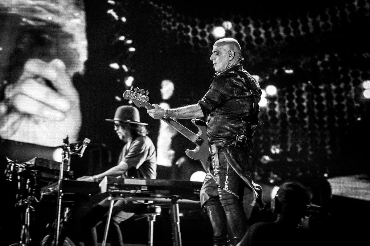 zeta bosio (@zetabosiobyzeta) on Twitter photo Feliz cumple Zorro querido! <a href="/zorritovon/">Zorro Von Quintiero</a> Que sea un gran año para vos! Por muchos más años de música! 🎸🎹 #zzpop
📷 Lucho Cisneros Feliz cumple Zorro querido! <a href="/zorritovon/">Zorro Von Quintiero</a> Que sea un gran año para vos! Por muchos más años de música! 🎸🎹 #zzpop
📷 Lucho Cisneros