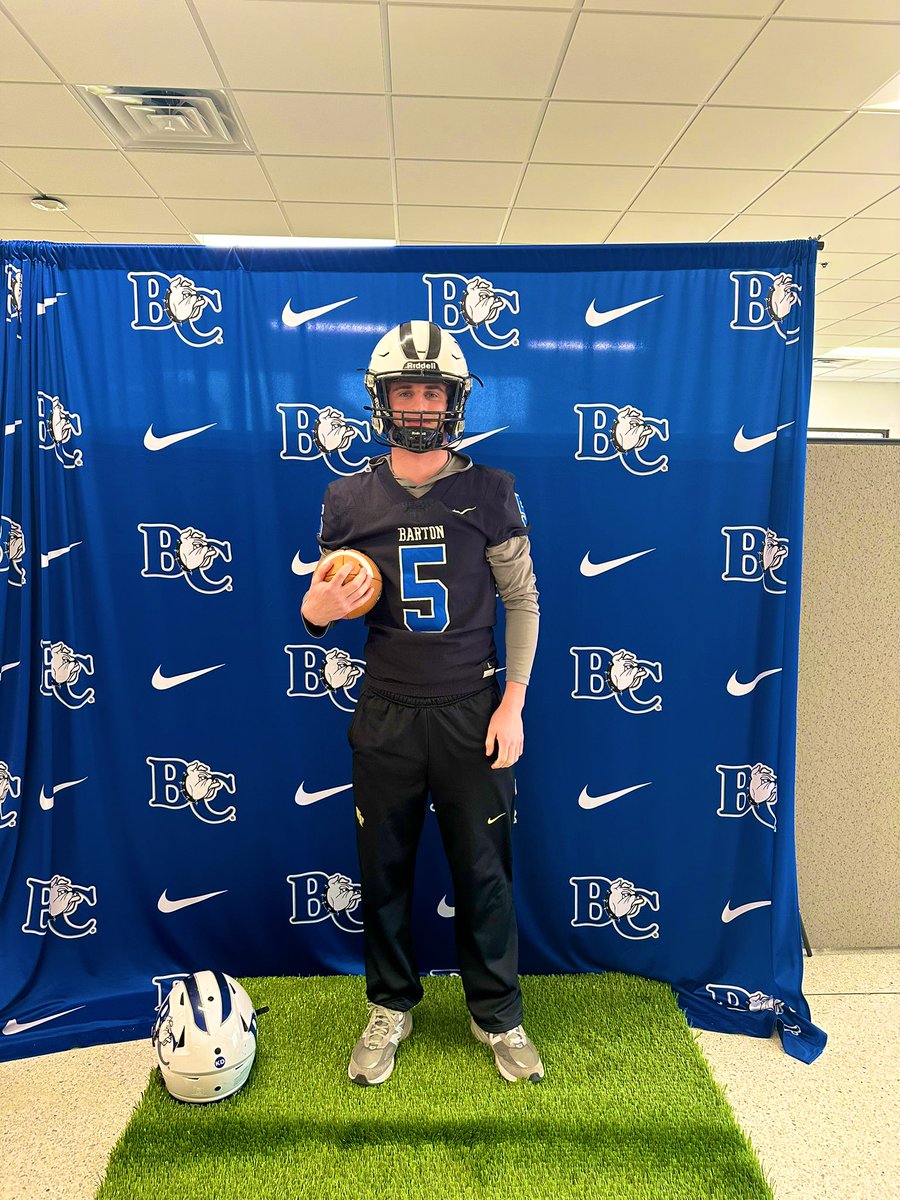 wr_sean5's tweet photo. Had a great time yesterday visiting Barton and getting to meet all the staff! Appreciate the hospitality from all the coaches! Can’t wait to be back!!! @barton_fb @hester_chip @Coach_Colant @FBCoachMariani @CoachBurnetteBC @WCPatriotFB @CoachSmithWC @FILMTOFIELD @BradRoach_8 #agtg