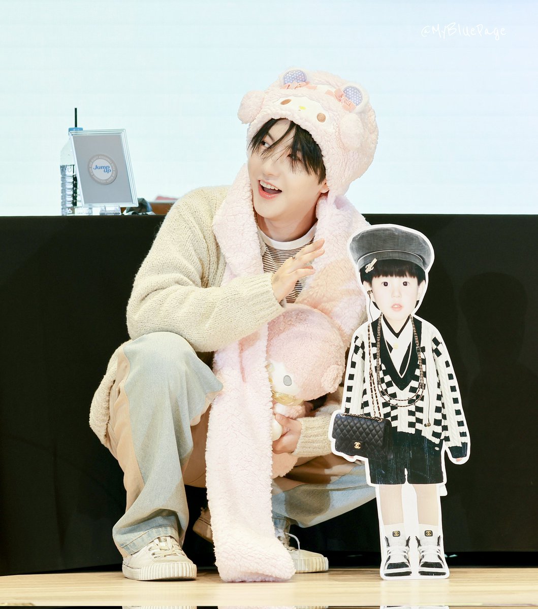 MyBluePage's tweet photo. 피아노 런쥔을 웃게 하는
굴렁쇠 소년😊

250122 점프업
#런쥔 #RENJUN #재민 #JAEMIN https://t.co/SnrFY6qNpR