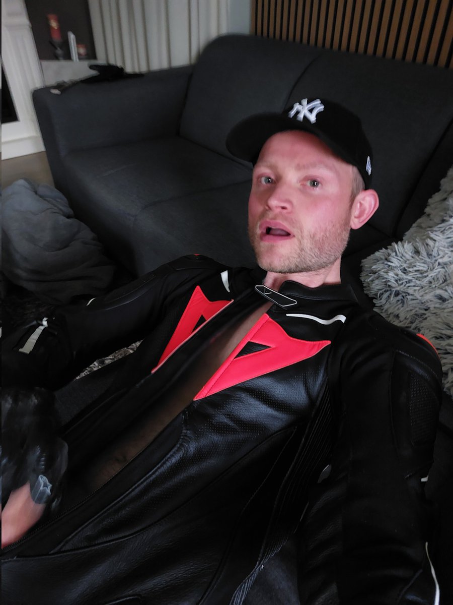 Snkrsprtwrlthr's tweet photo. Damn this Dainese suit made me cum 💦💦💦  wanna see where 😏

Full video:
https://t.co/pa8999ZcY4
https://t.co/qDAM2AovbW https://t.co/hguwA4hSam
