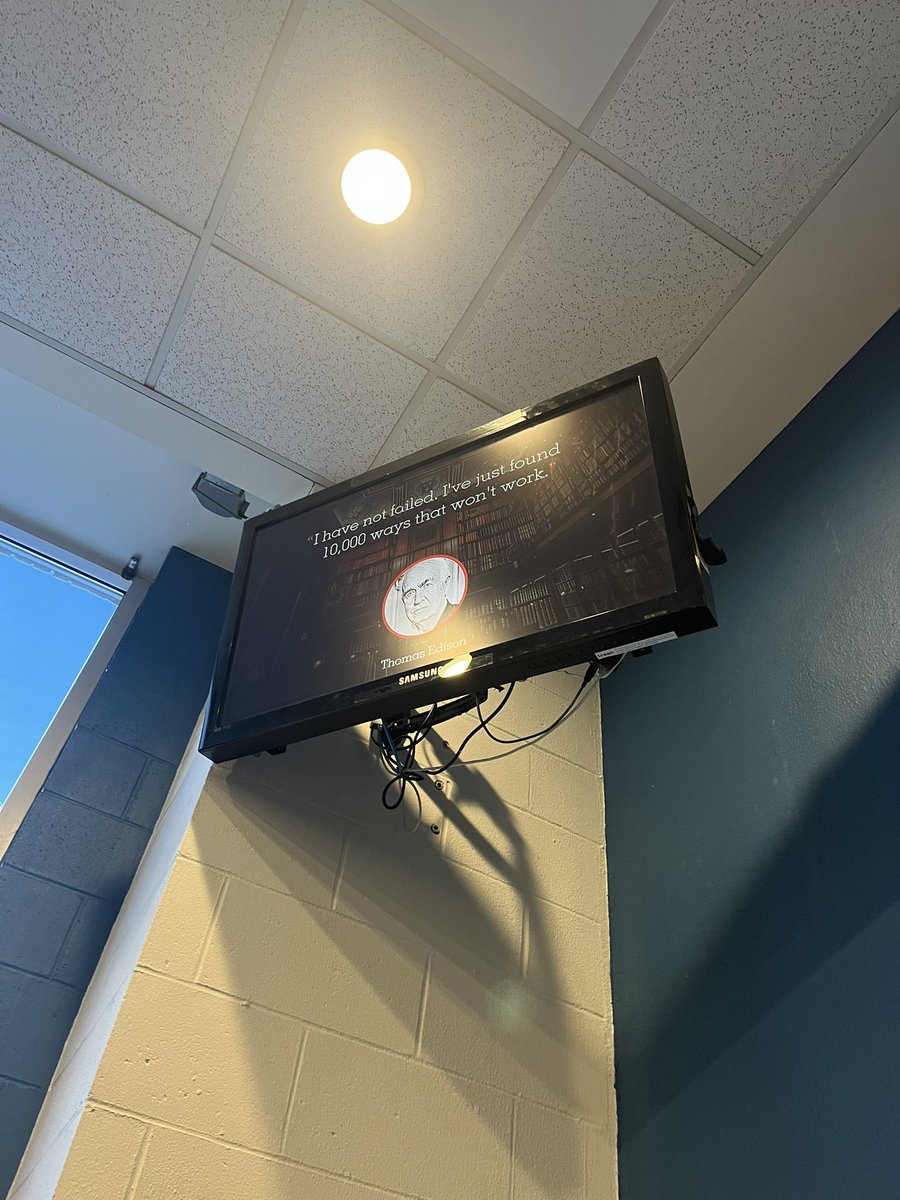 antimango520's tweet photo. The shit my school plays on the TVs at the gym kills me https://t.co/imZu0SV5yI